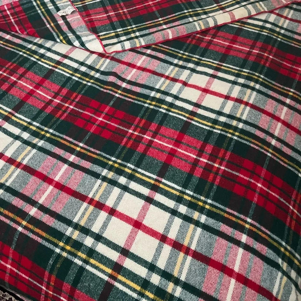 L.L. Bean beautiful Wool Red, Green and Cream Tartan Throw
